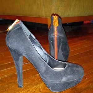 Rouge Helium Black Pumps With Red Zipper!